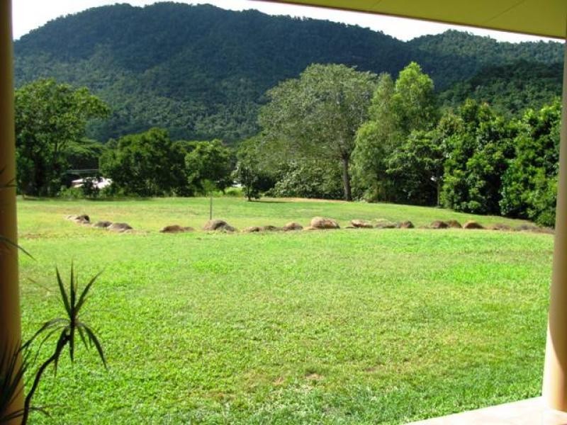 33-35 Runnymede Ave, Redlynch QLD 4870