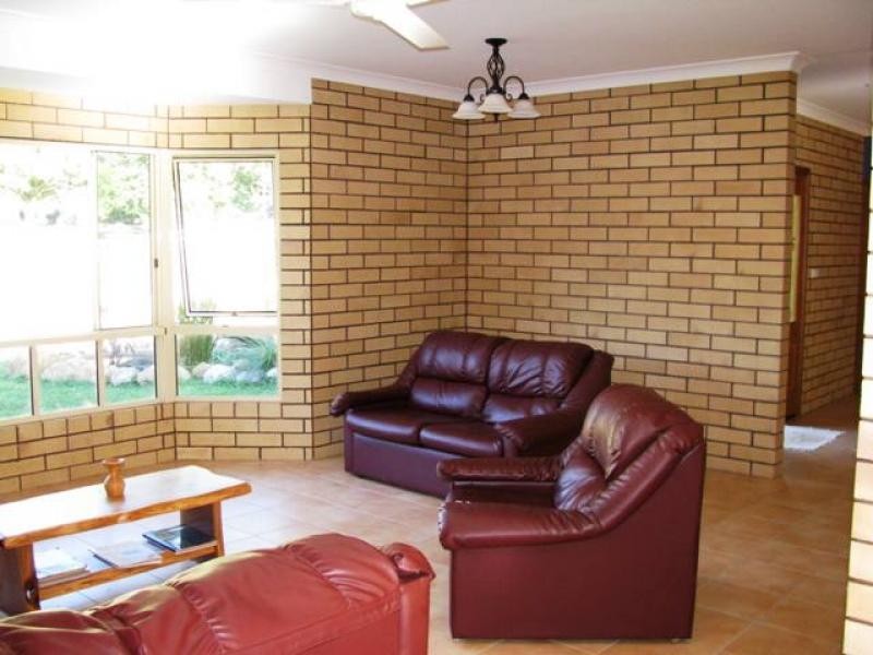 33-35 Runnymede Ave, Redlynch QLD 4870