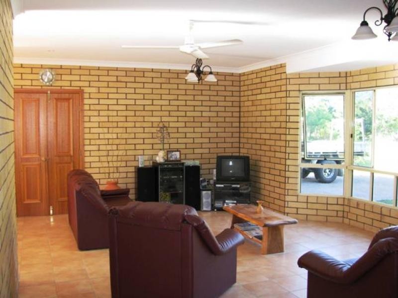 33-35 Runnymede Ave, Redlynch QLD 4870