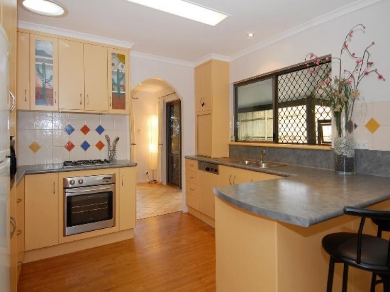 35 Minerva Ave, Mooroobool QLD 4870