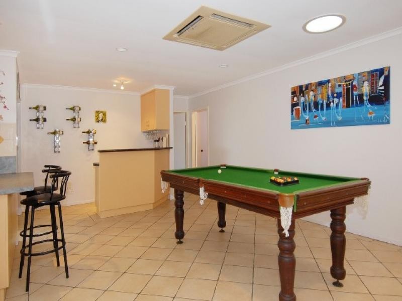 35 Minerva Ave, Mooroobool QLD 4870