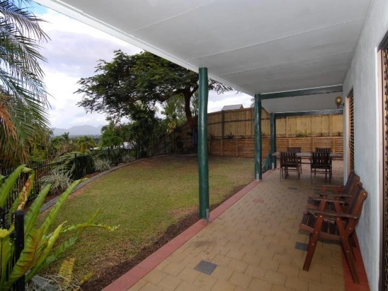 35 Minerva Ave, Mooroobool QLD 4870