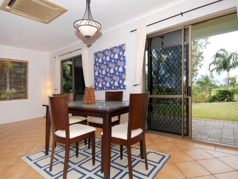 35 Minerva Ave, Mooroobool QLD 4870