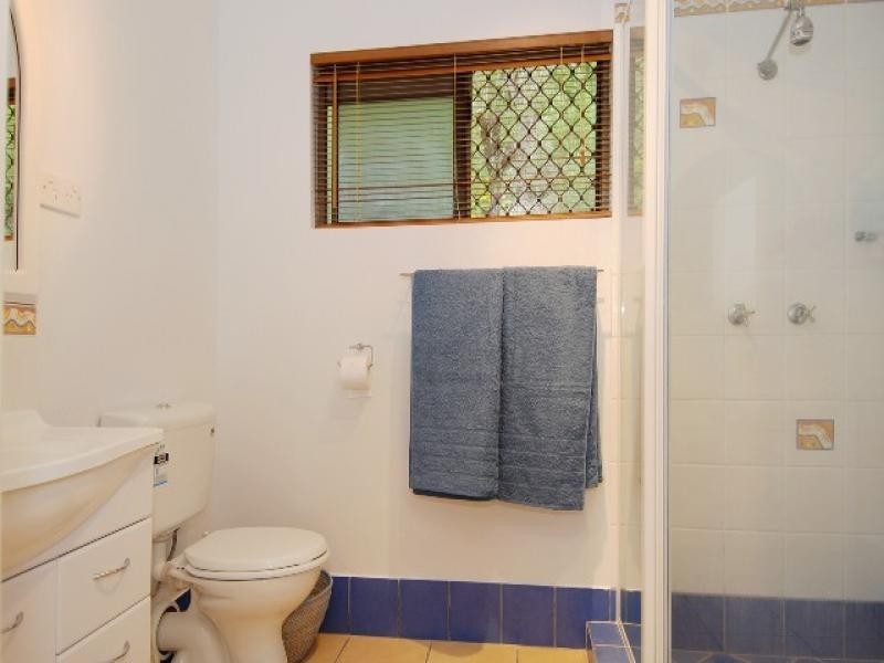 35 Minerva Ave, Mooroobool QLD 4870