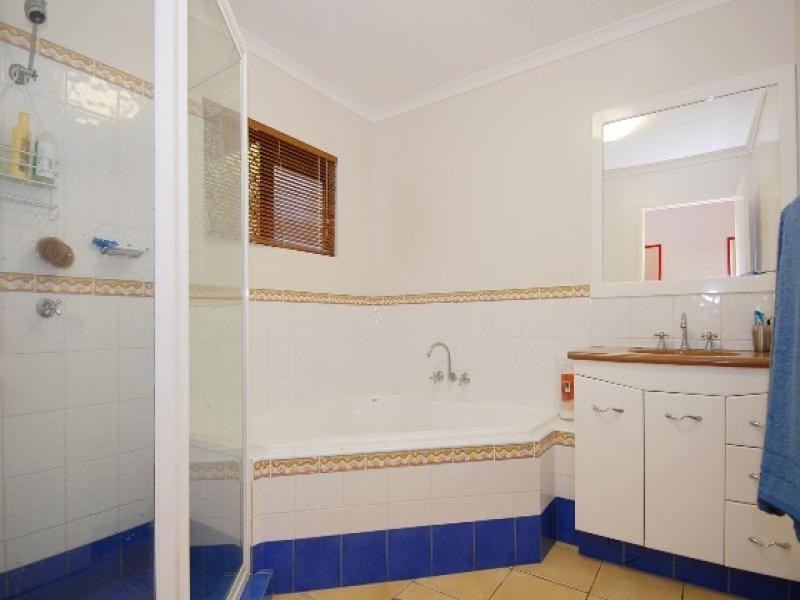 35 Minerva Ave, Mooroobool QLD 4870