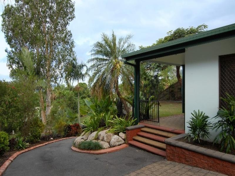 35 Minerva Ave, Mooroobool QLD 4870