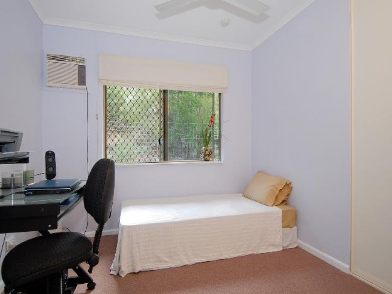 35 Minerva Ave, Mooroobool QLD 4870