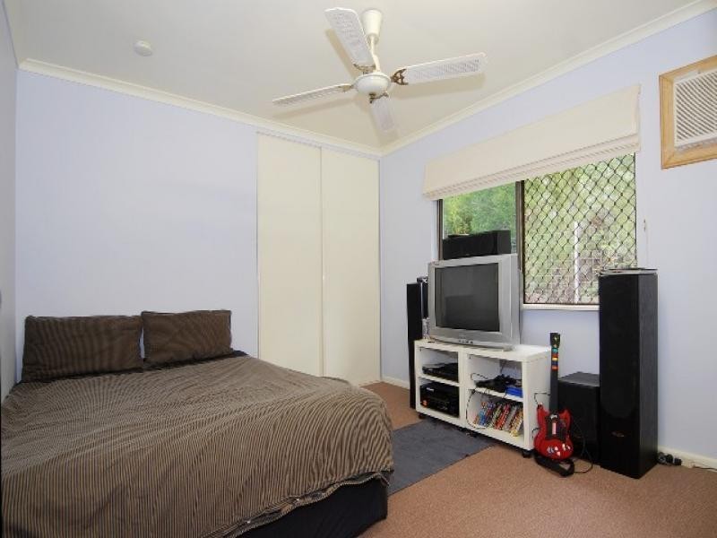 35 Minerva Ave, Mooroobool QLD 4870