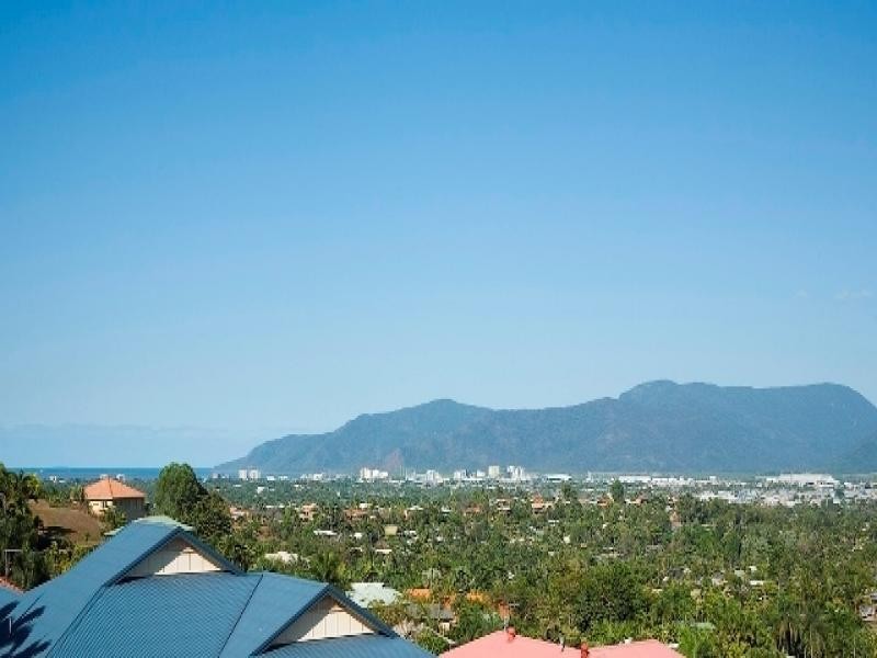 51 Summerhill Drive, Mooroobool QLD 4870