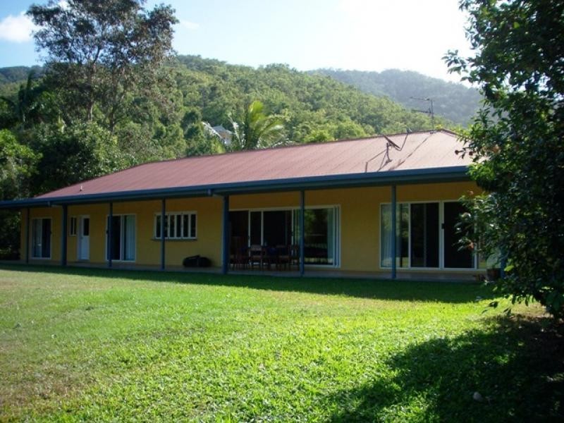 1 South Ellison Street, Clifton Beach QLD 4879