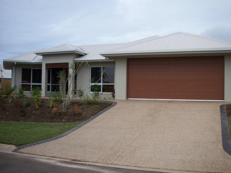 114 Springbrook Avenue, Redlynch QLD 4870