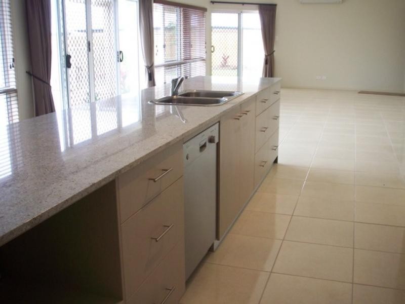 114 Springbrook Avenue, Redlynch QLD 4870