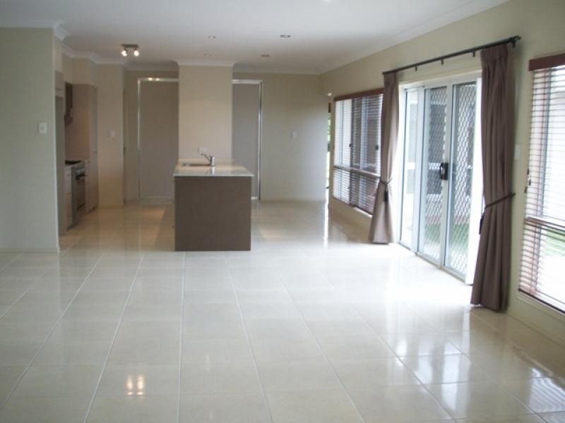 114 Springbrook Avenue, Redlynch QLD 4870