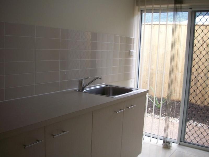 114 Springbrook Avenue, Redlynch QLD 4870