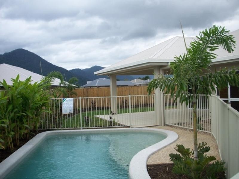 114 Springbrook Avenue, Redlynch QLD 4870