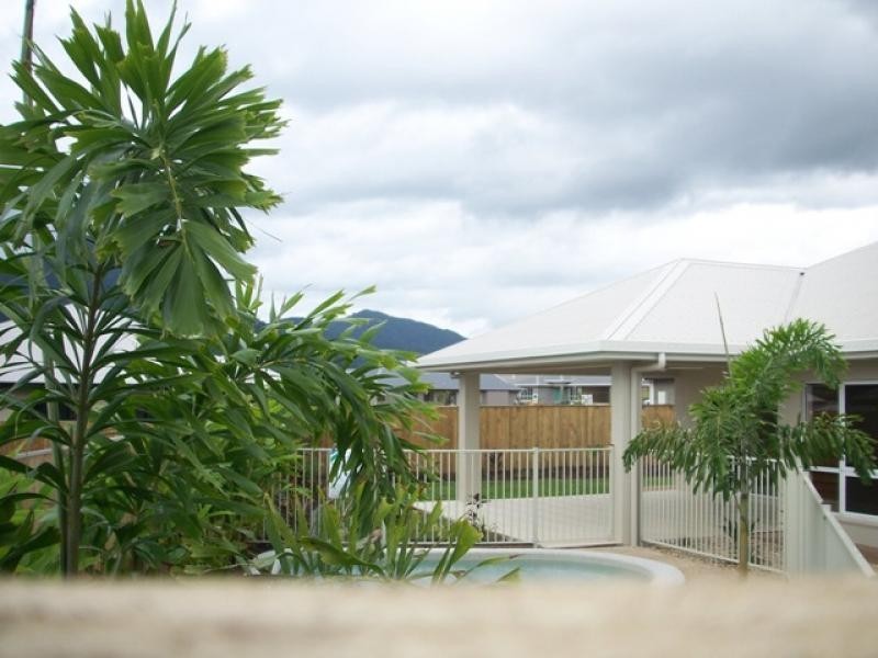 114 Springbrook Avenue, Redlynch QLD 4870