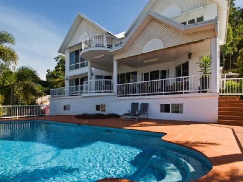 9 Woodmont Place, Mooroobool QLD 4870