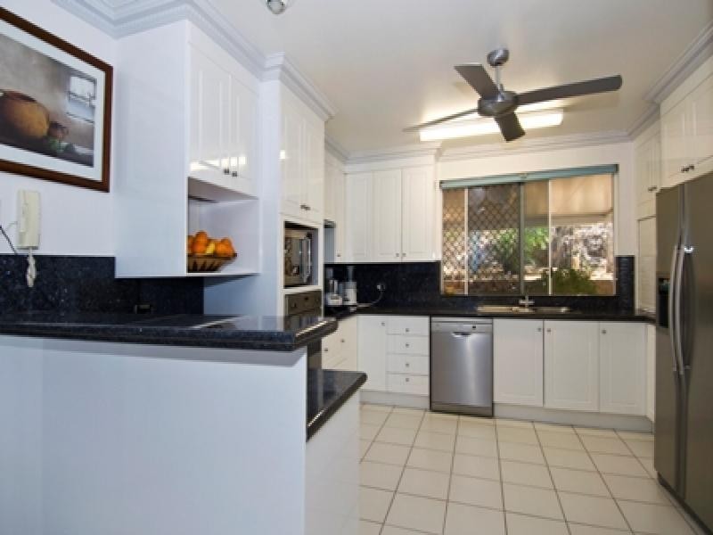 9 Woodmont Place, Mooroobool QLD 4870