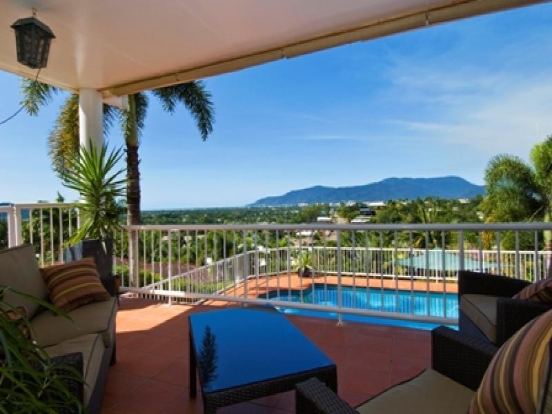 9 Woodmont Place, Mooroobool QLD 4870