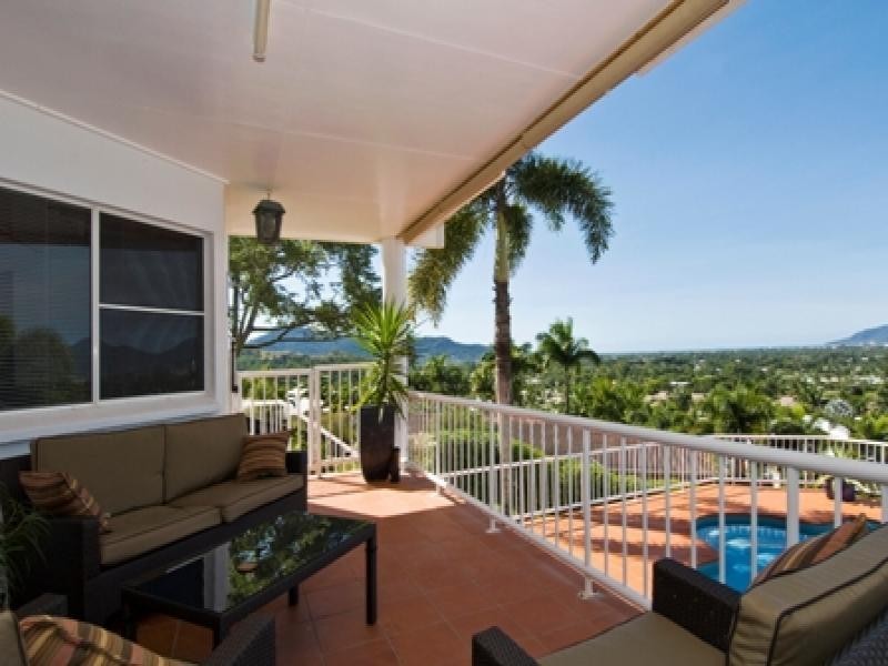 9 Woodmont Place, Mooroobool QLD 4870