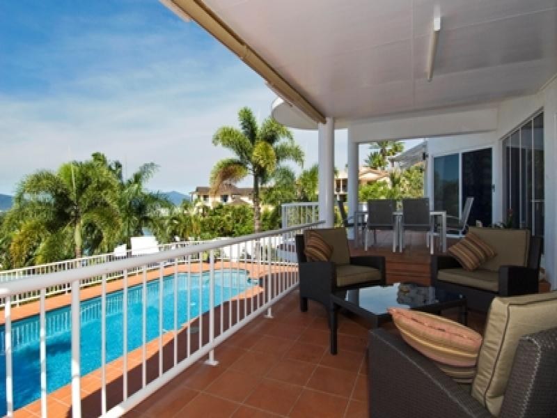 9 Woodmont Place, Mooroobool QLD 4870