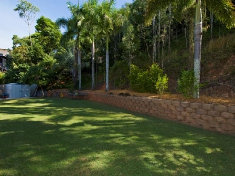 9 Woodmont Place, Mooroobool QLD 4870