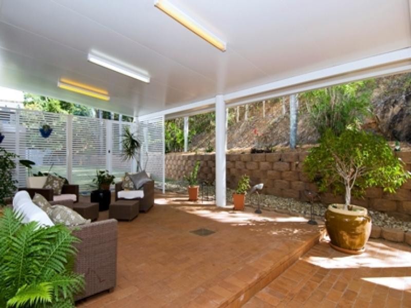 9 Woodmont Place, Mooroobool QLD 4870