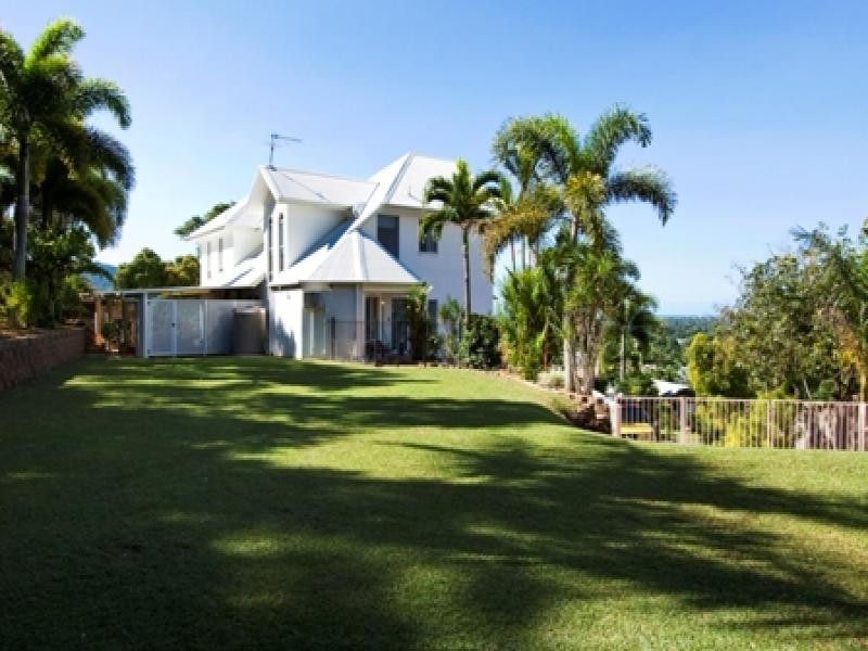 9 Woodmont Place, Mooroobool QLD 4870