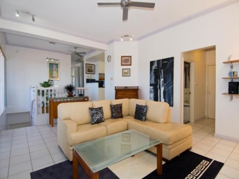 9 Woodmont Place, Mooroobool QLD 4870