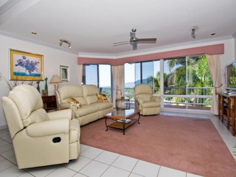 9 Woodmont Place, Mooroobool QLD 4870