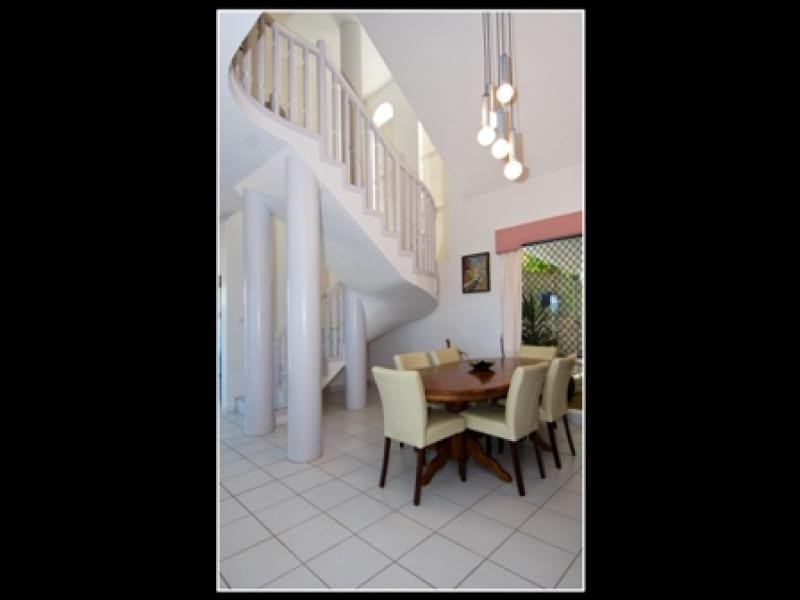 9 Woodmont Place, Mooroobool QLD 4870