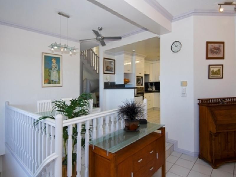 9 Woodmont Place, Mooroobool QLD 4870