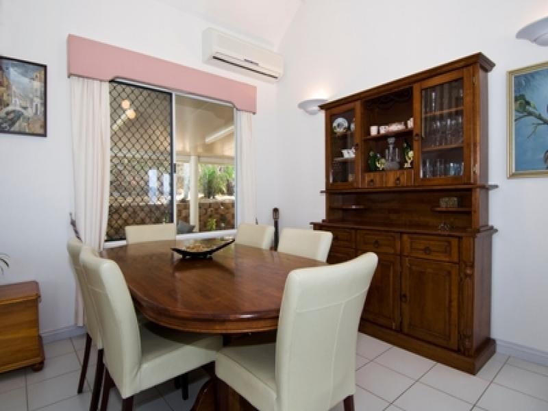 9 Woodmont Place, Mooroobool QLD 4870
