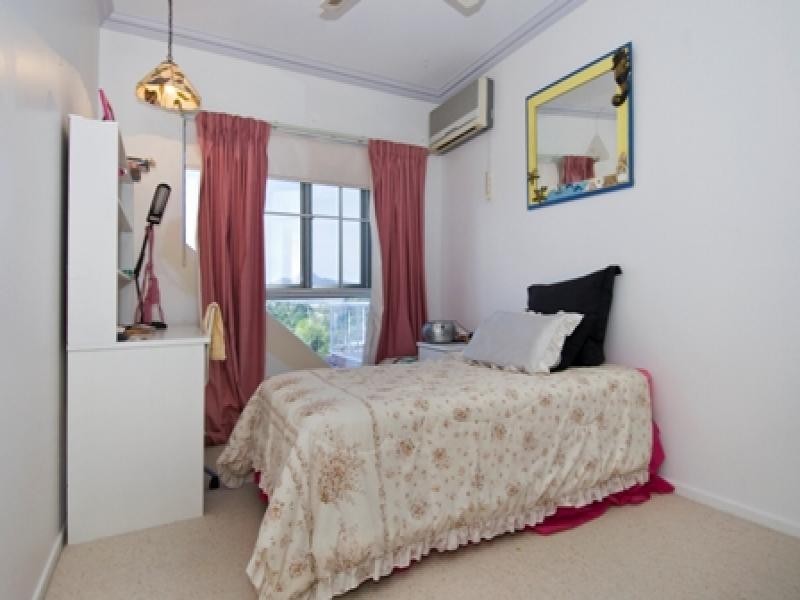 9 Woodmont Place, Mooroobool QLD 4870