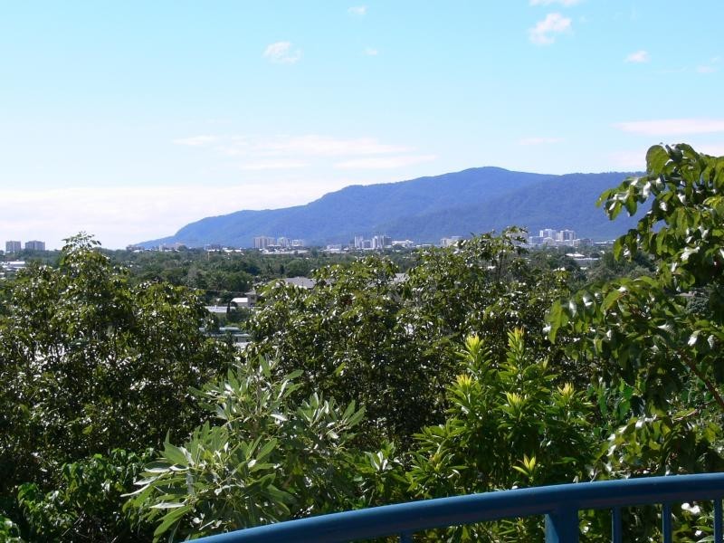 14/8 Munro Terrace, Mooroobool QLD 4870