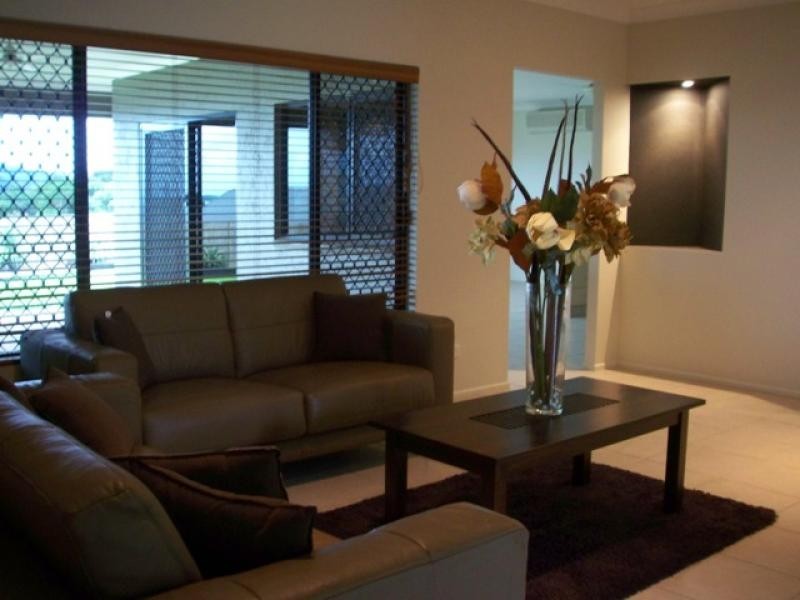 11 Ellestree Close, Redlynch QLD 4870