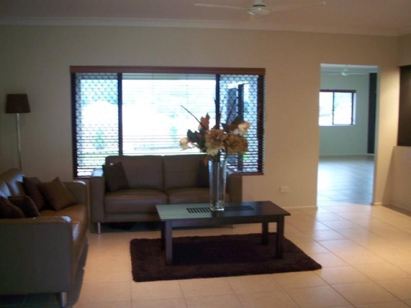 11 Ellestree Close, Redlynch QLD 4870