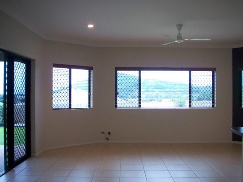 11 Ellestree Close, Redlynch QLD 4870