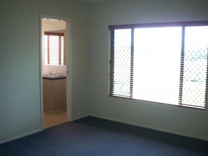 11 Ellestree Close, Redlynch QLD 4870