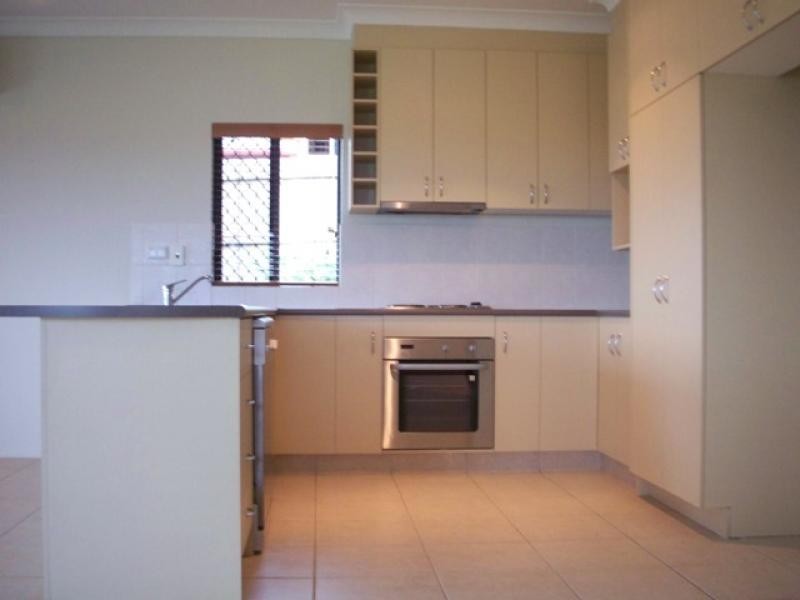 11 Ellestree Close, Redlynch QLD 4870