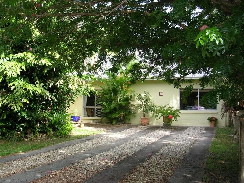 17 Caribbean Street, Holloways Beach QLD 4878
