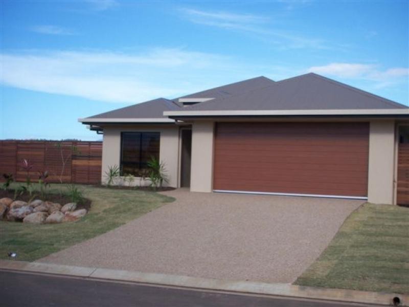 110 Springbrook Avenue, Redlynch QLD 4870