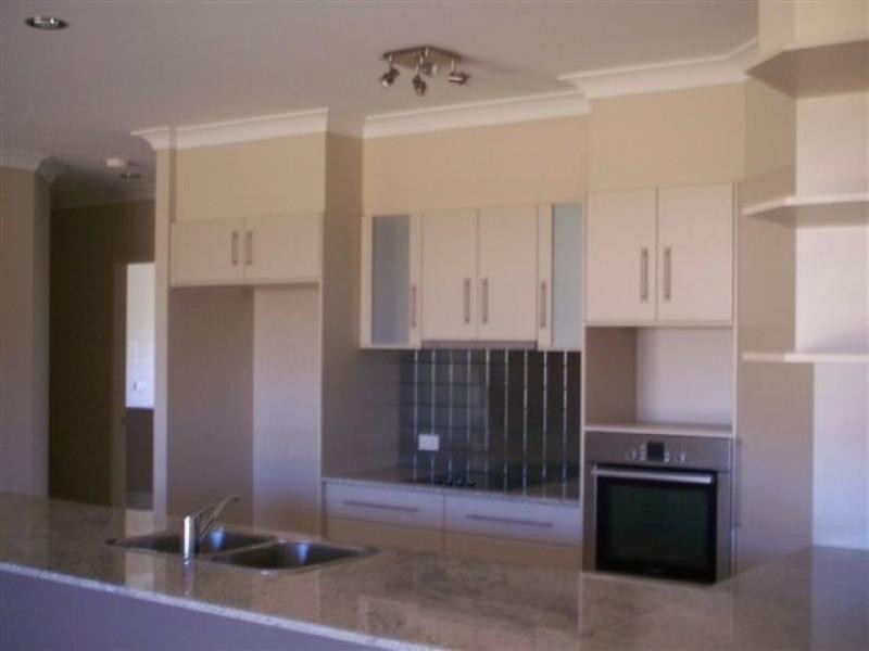 110 Springbrook Avenue, Redlynch QLD 4870