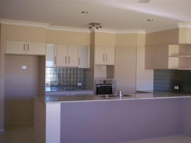 110 Springbrook Avenue, Redlynch QLD 4870