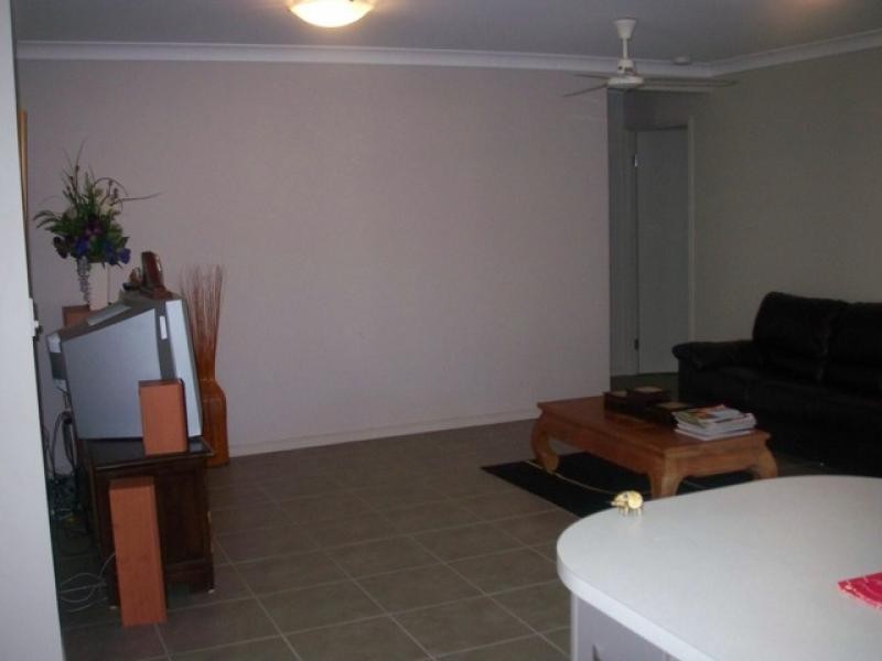 2 Goldberg Close, White Rock QLD 4868