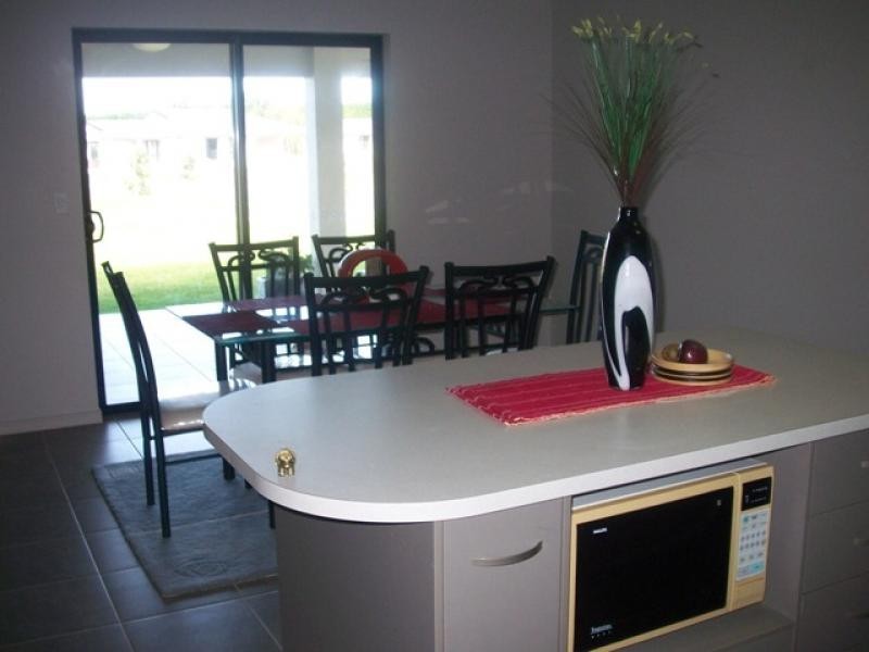 2 Goldberg Close, White Rock QLD 4868