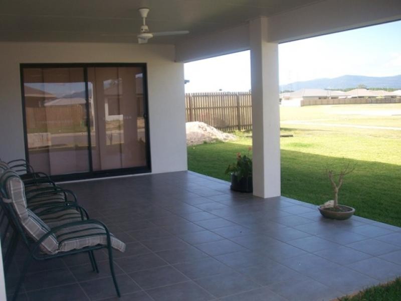 2 Goldberg Close, White Rock QLD 4868
