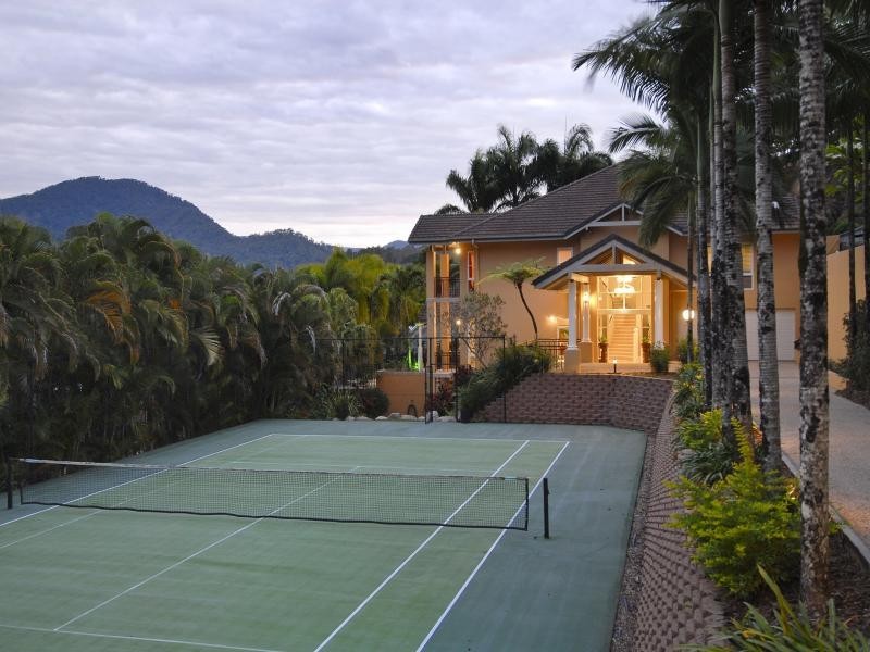 8 Knott Court, Whitfield QLD 4870