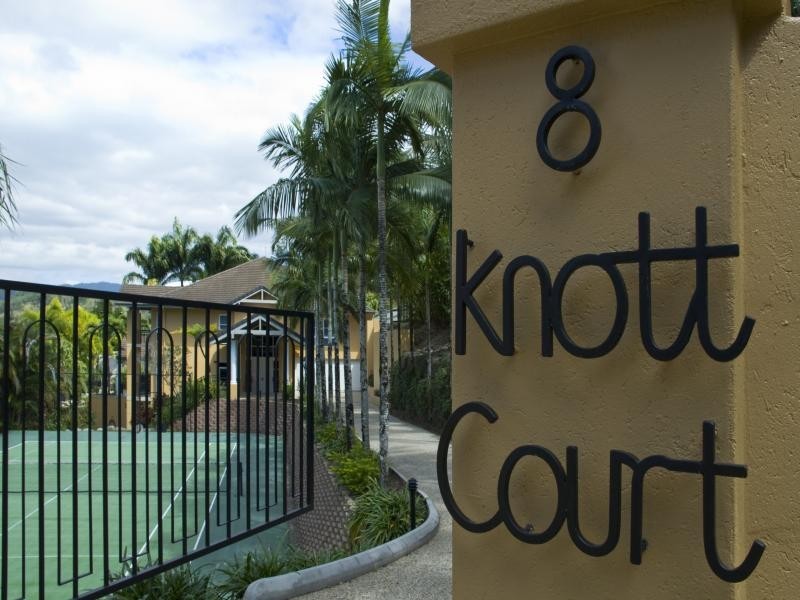 8 Knott Court, Whitfield QLD 4870