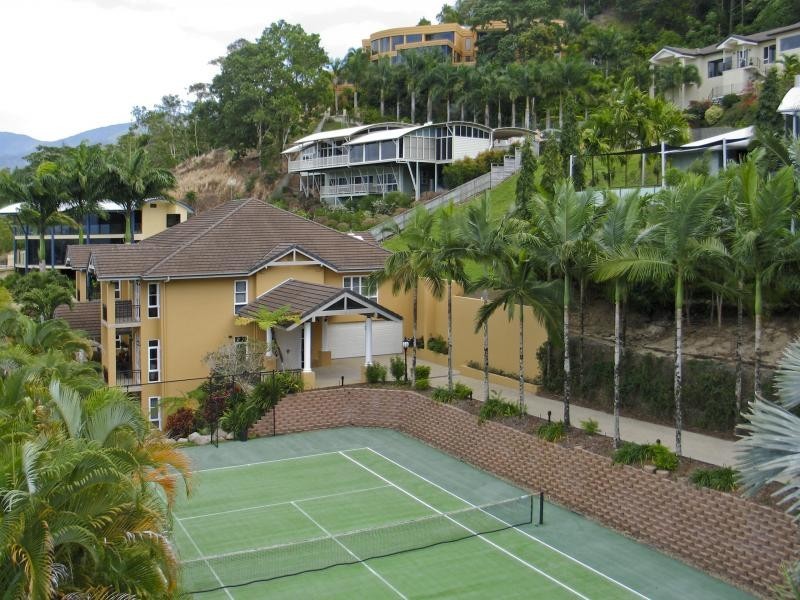 8 Knott Court, Whitfield QLD 4870